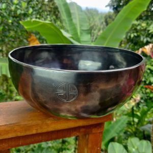 Fullmoon Black Hammered Singing Bowl - C#3 (25 cm, 1.8 kg)