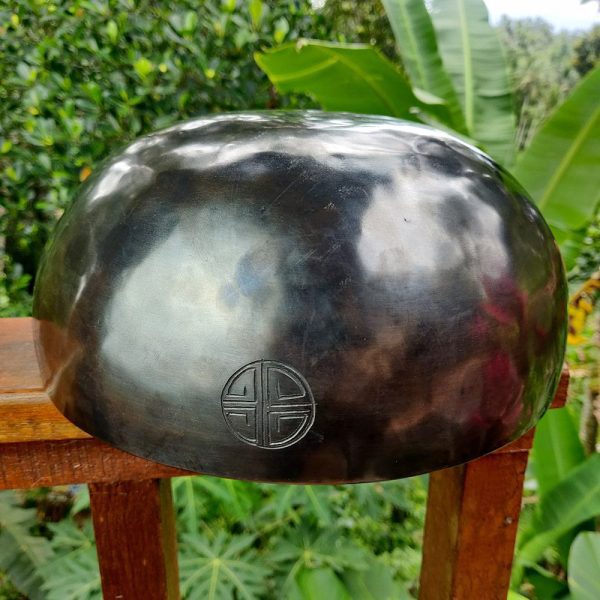 Fullmoon Hammered Singing Bowl - D3 (24 cm, 1.6 kg) - Image 4