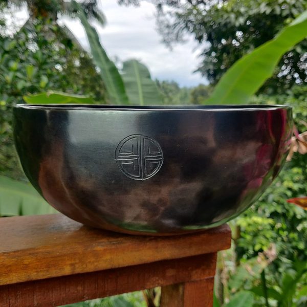 Fullmoon Hammered Singing Bowl - D3 (24 cm, 1.6 kg) - Image 2