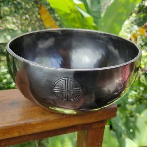 Fullmoon Black Hammered Singing Bowl - C3 (26 cm, 2 kg)