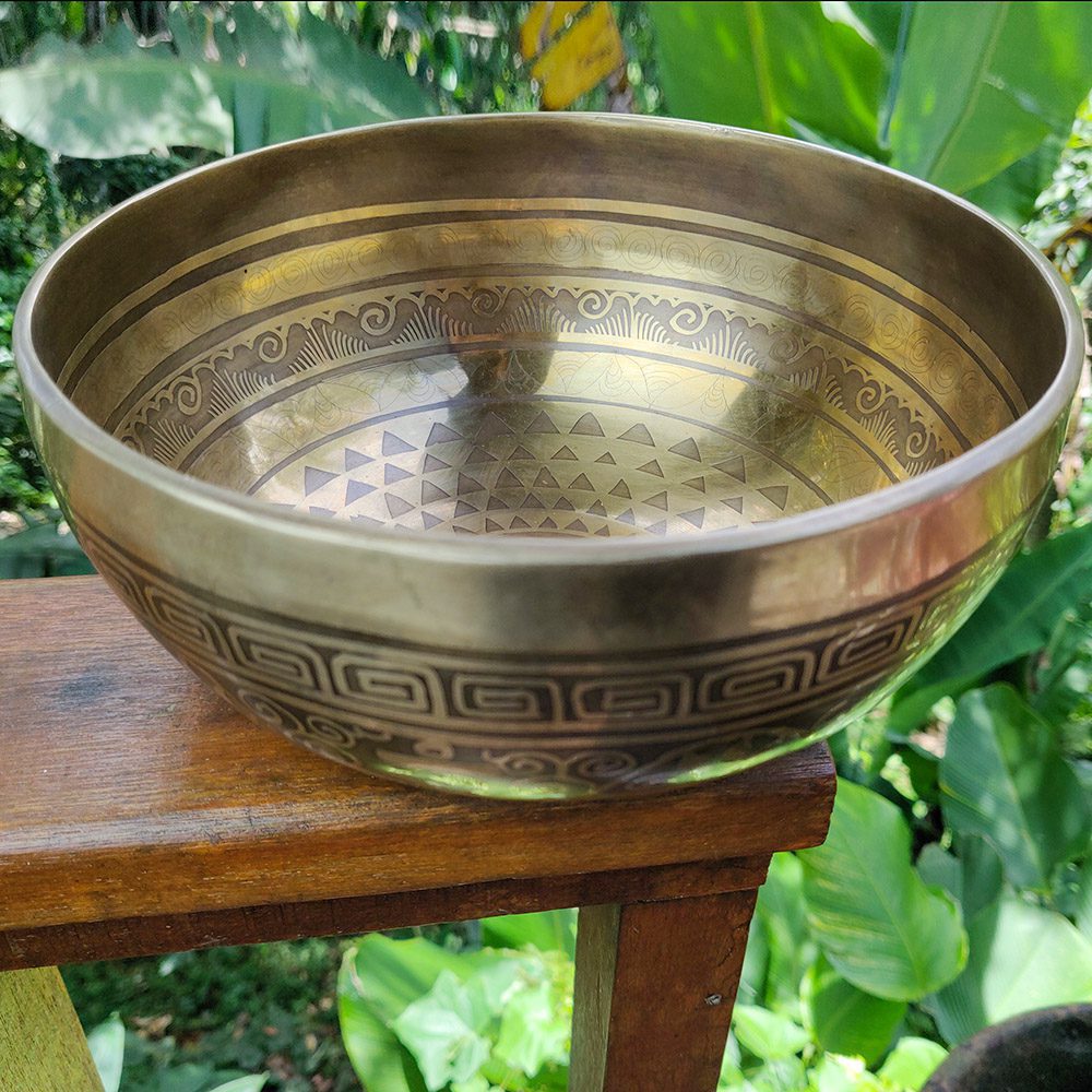 Mandala Yantra Mantra Singing Bowl - F# (20 cm, 1.1 kg) - Image 5