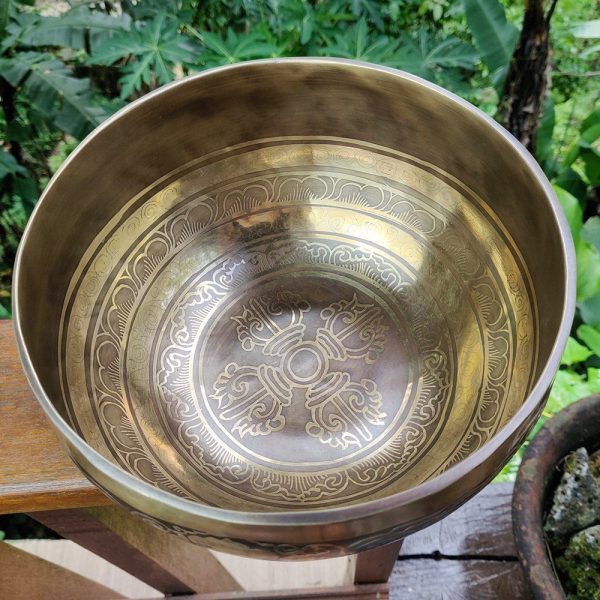 Vajra Mantra Singing Bowl - E (19 cm, 0.9 kg) - Image 3