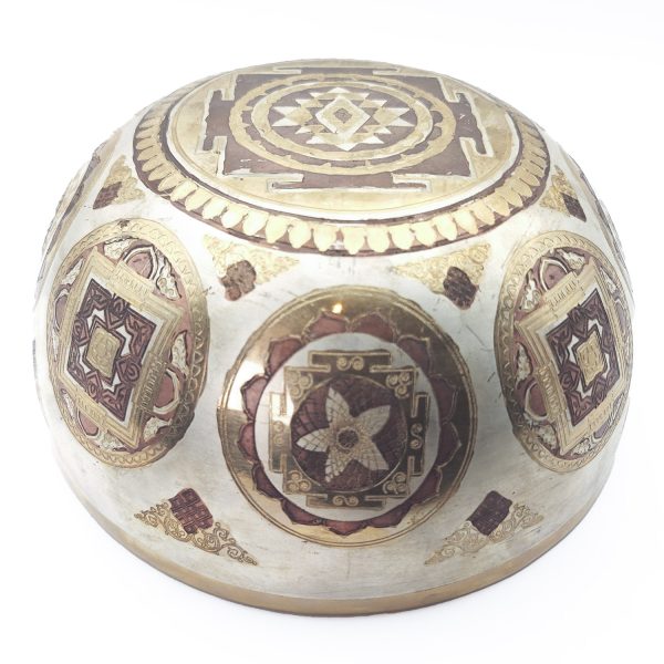 Hammered Gold, Silver & Copper Platted Singing Bowl "Saharabhuja Avalokiteshvara (Thousand Hands Buddha)" - F3 (23 cm, 1.3 kg) - Image 5