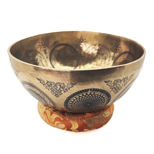 Yantra Mantra Hammered Singing Bowl - D#3 (23 cm, 2 kg) - Image 2