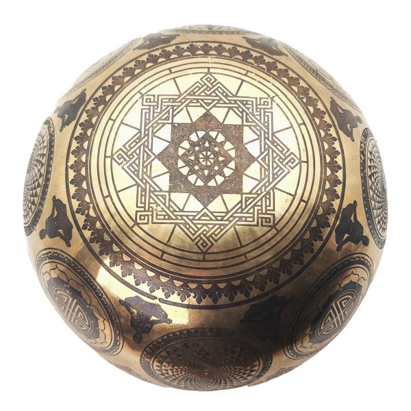 Yantra Mantra Hammered Singing Bowl - D#3 (23 cm, 2 kg) - Image 4