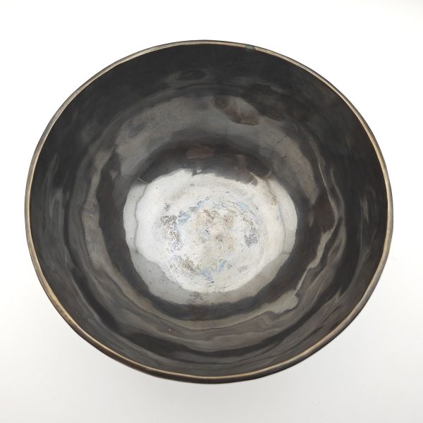 Hammered Singing Bowl Black Pearl - G#3 (18 cm, 1 kg) - Image 2