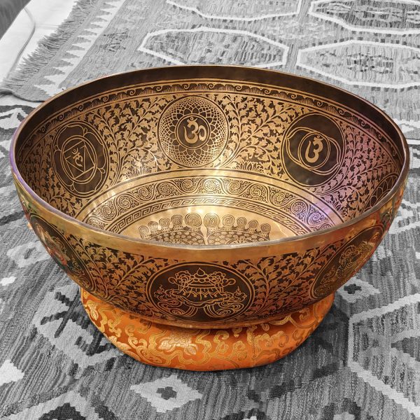 Standing Mantra Hammered Singing Bowl - B2 (55 cm, 12.5 kg) - Image 3