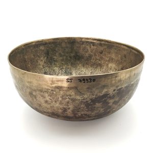 Antique 250-Years-Old Hammered Singing Bowl - F2 (24 cm, 1.1 kg)