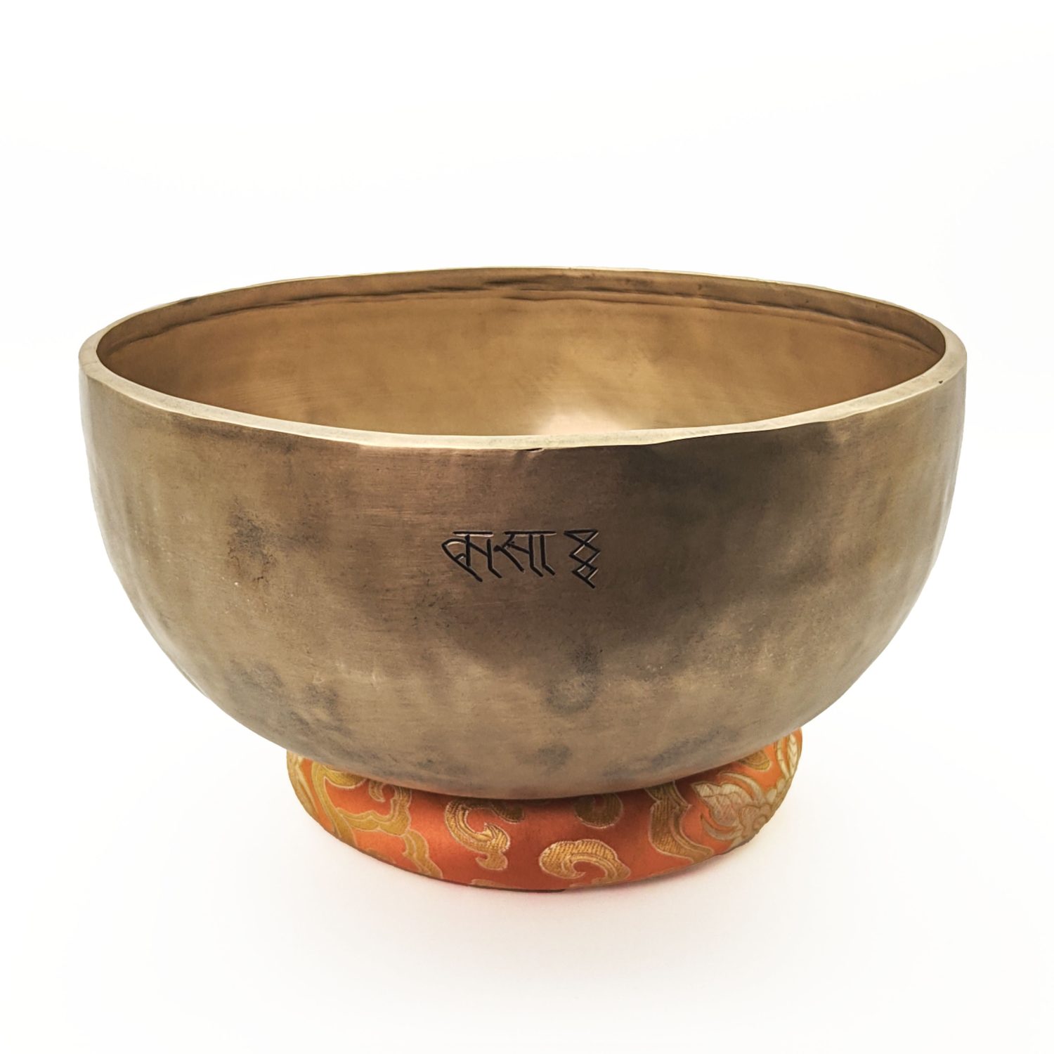 Fullmoon Santa Hammered Singing Bowl - D3 (25 cm, 1.8 kg) - Image 3