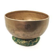 Fullmoon Santa Hammered Singing Bowl - F3 (22 cm, 1.4 kg)
