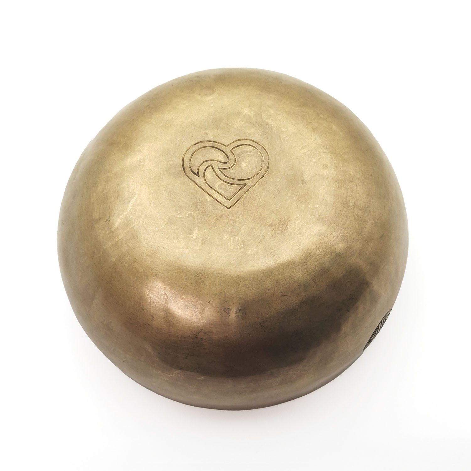 Fullmoon Santa Hammered Singing Bowl - B3 (17 cm, 0.8 kg) - Image 4