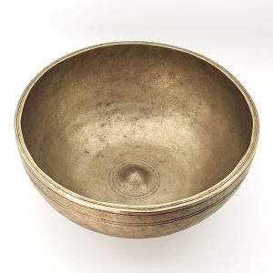 Lingam Jhumka Hammered Singing Bowl - D#3 (28 cm, 2.6 kg)