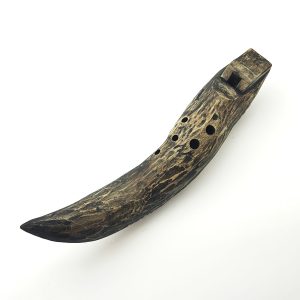 JUANG FLUTES Branch Ocarina - A Minor Pentatonic (432 Hz, 28 cm, Teakwood) (+ pouch)