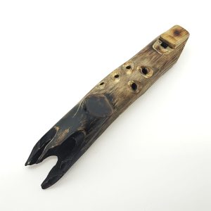 JUANG FLUTES Branch Ocarina - E Minor Pentatonic (432 Hz, 22 cm, Teakwood) (+ pouch)