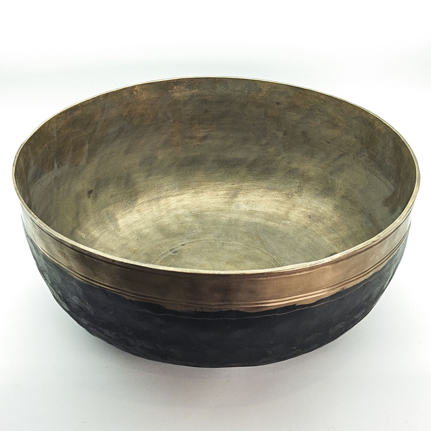 KASA Ultabati Hammered Singing Bowl - C2 (33 cm, 3.5 kg) - Image 2